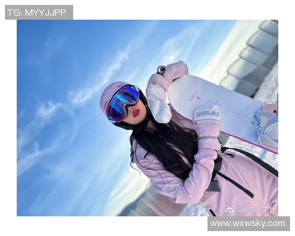 微胖足球女球星英姿飒爽，运动风格头像展示魅力与自信